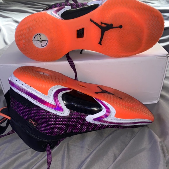 Athletic_Shoes